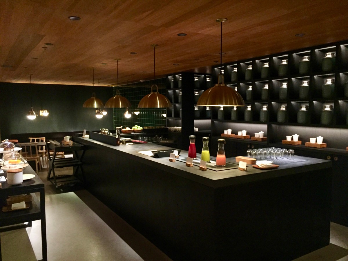 The Pier, Cathay Pacific Business Class Lounge Hong Kong