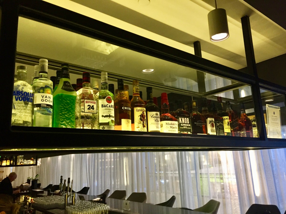 Tom Bradley LAX Oneworld Business Class Lounge